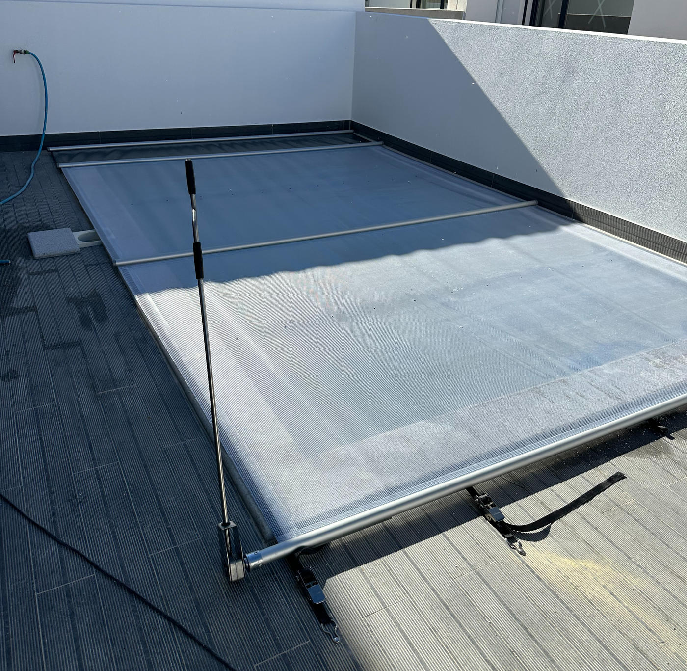 Cobertura de barras numa piscina