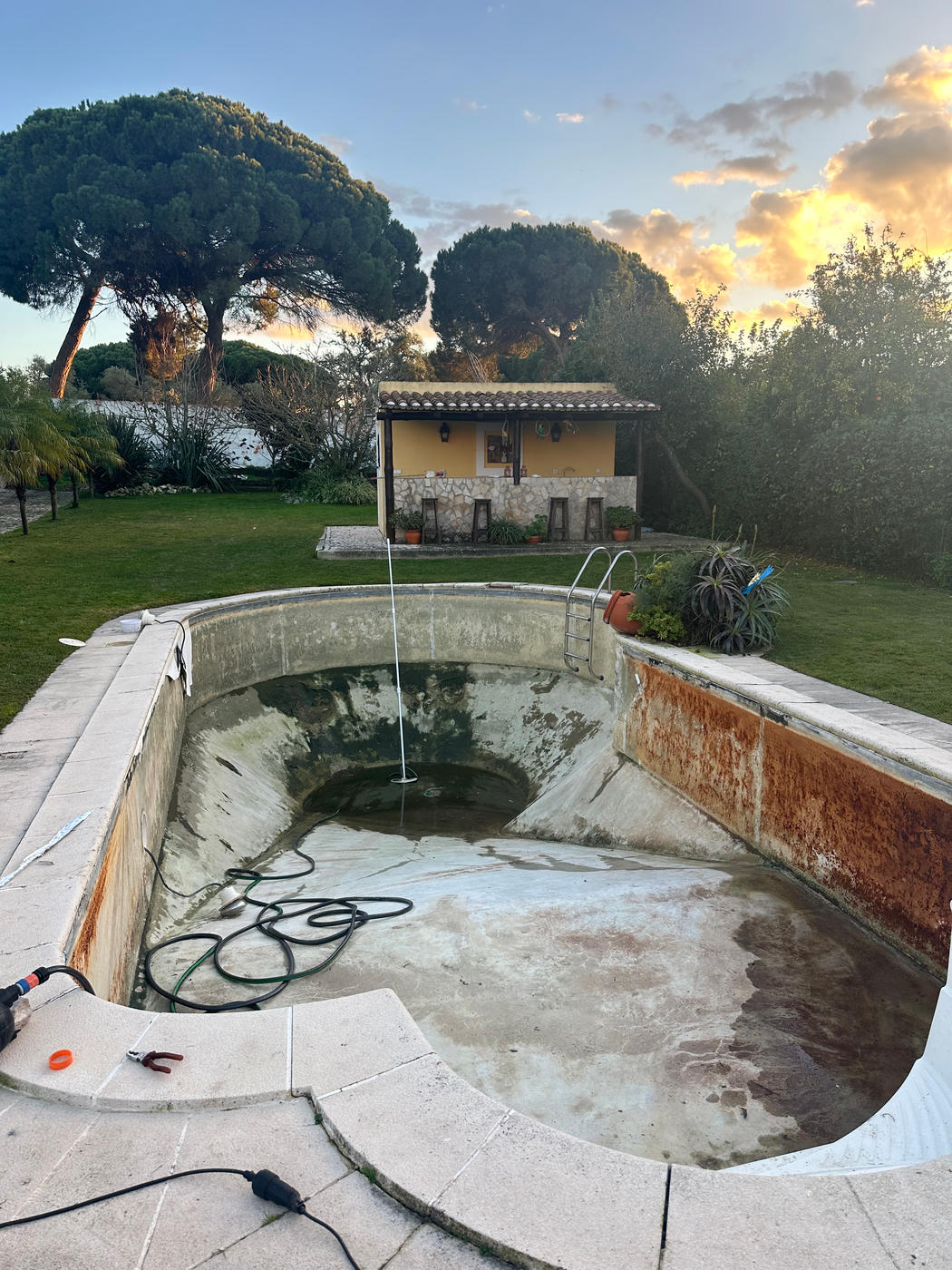 Piscina antes da renovação